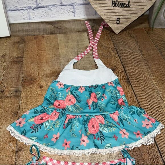 Oopsie daisy two
Piece swimsuit ruffle size 4 - Picture 8 of 10